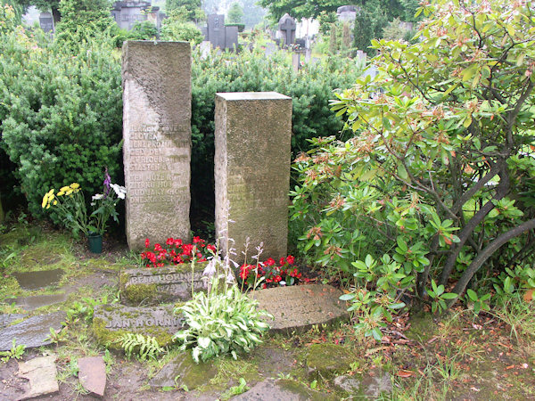 Hrob rodiny Miroslava Horníčka.