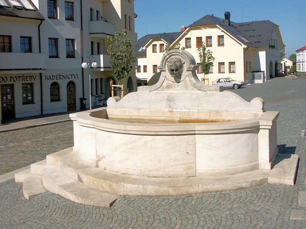Brunnen in der Mitte des Marktplatzes.