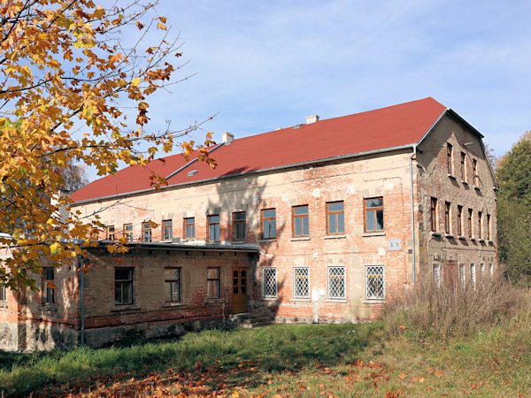 Budova bývalé sklárny Clemens Rasch.