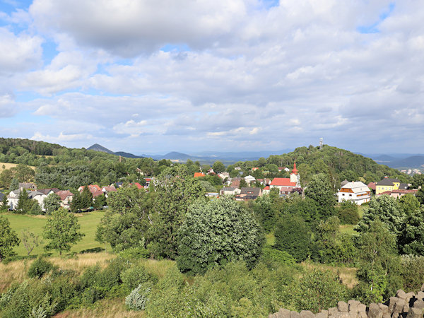 Blick auf Prácheň von Panská skála (Herrenhausfelsen).