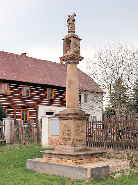 Die Säule des Leidenden Christus neben dem Haus Nr. 83.