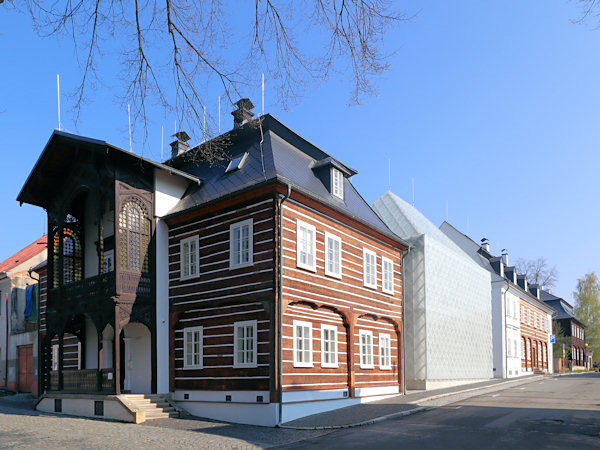 Sídlo významné sklářské a designérské společnosti Lasvit na Palackého náměstí.