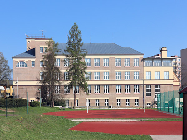 Základní škola U Lesa.