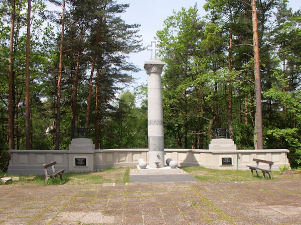 Památník padlým z 1. světové války na Lesním hřbitově.