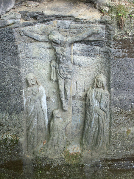 Relief des Kalvarienbergs an der alten Straße zum Údolí samoty (Tal der Einsamkeit).