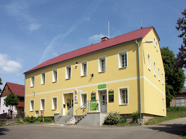 Das Gebäude des Gemeindeamtes.