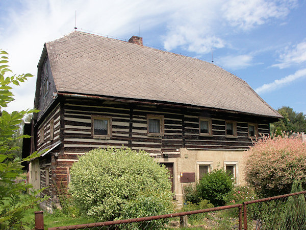 Alte Schule neben der Kirche.