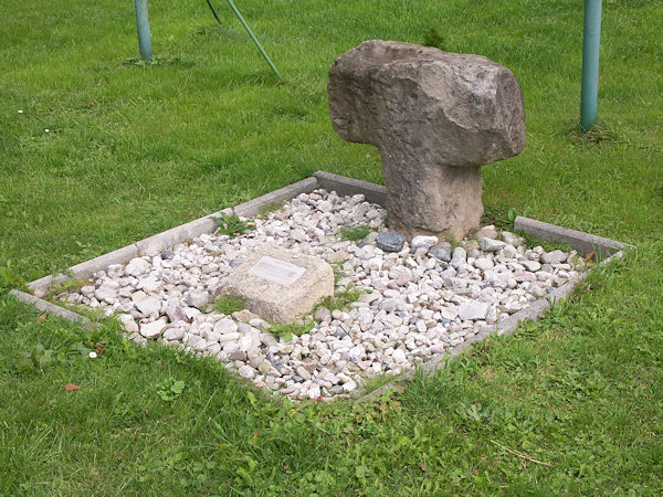 Sühnekreuz im oberen Teil der Gemeinde.