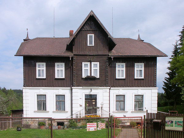 Das ehemalige Forsthaus im Südteil des Ortes.