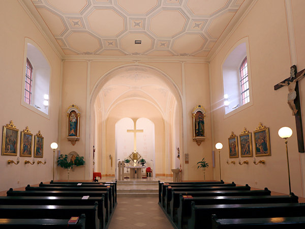 Interieur der Kirche der hl. Maria Magdalena.