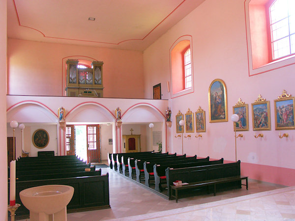 Interieur der Kirche der hl. Maria Magdalena.