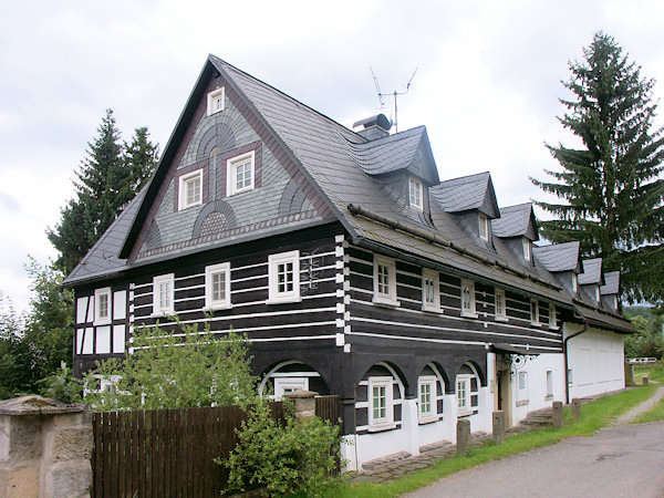 Denkmalgeschütztes Haus Nr. 28 im Zentrum von Mařenice (Gross Mergtal).