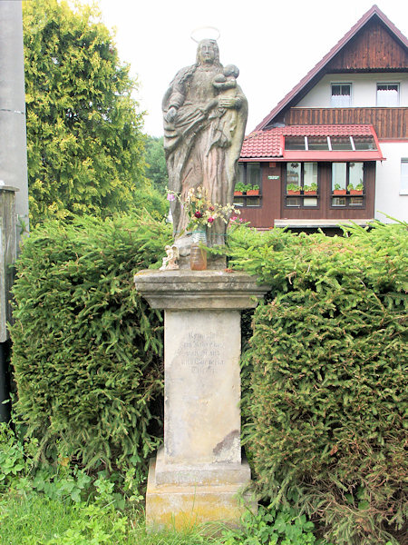 Marienstatue im oberen Teil des Ortes.