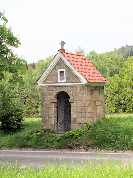 Kaplička sv. Prokopa u silnice do Jablonného.