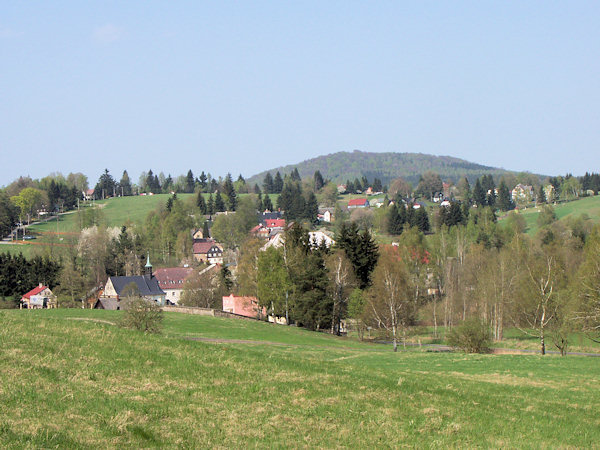 Pohled na střed Krompachu s osadou Valy od jihu.