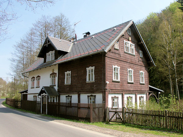 Eines der hübsch hergerichteten Häuser im unteren Teil der Gemeinde.