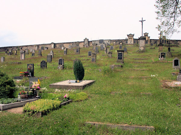 Starý hřbitov.