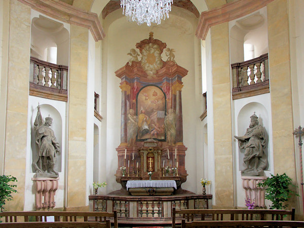 Interiér kostela sv. Jana Nepomuckého.