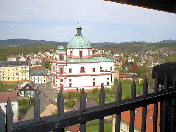 Blick vom Kirchturm auf den Marktplatz.