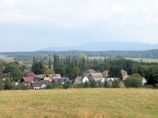 Blick auf den mittleren Teil des Dorfes aus Südwesten.