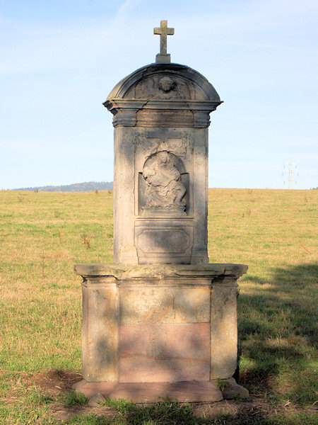 Bildstock mit dem Relief der Pieta an der Straße nach Lemberk (Lämberg).