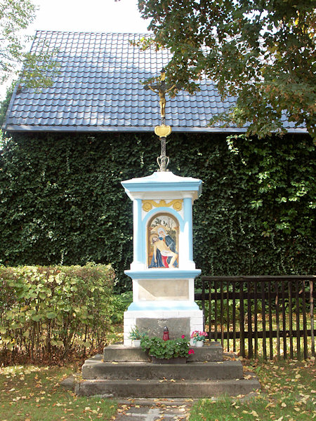 Die Heilige Jungfrau mit dem Bild der Pieta vor dem Bauernhaus Nr. 3.