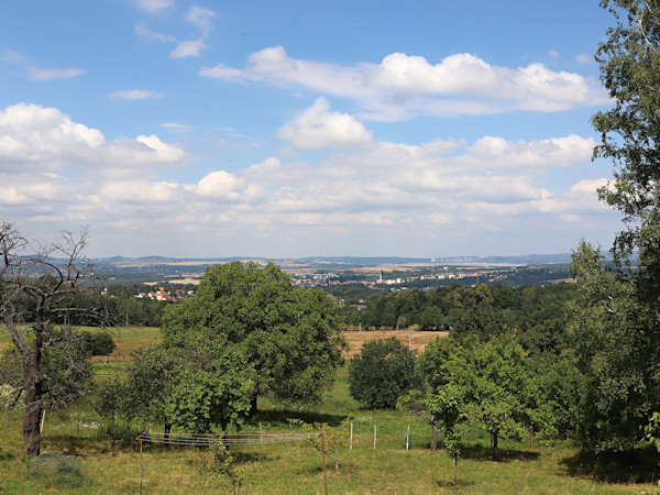 Blick vom oberen Teil des Dorfes in Richtung Hrádek nad Nisou.