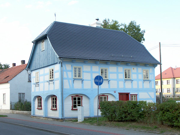 Rekonstruiertes Fachwerkhaus Nr. 215 in der Žitavská Straße.