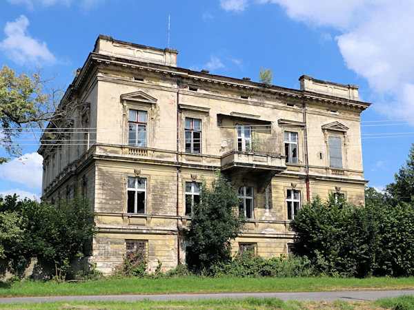 Das Gebäude des ehemaligen Hauptsitzes der Leitenbergerschen Fabrik.