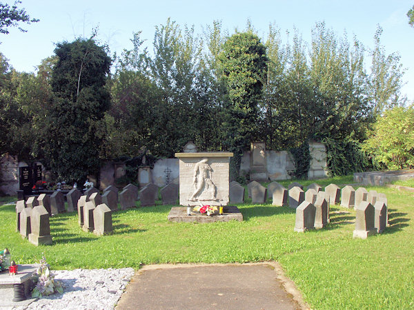 Pomník padlým z bývalé farnosti Reibersdorf (Rybarzowice).