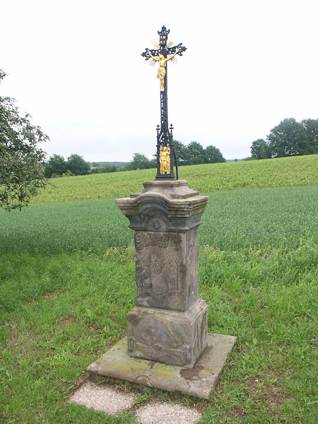 Richterův kříž u silnice z Hrádku.