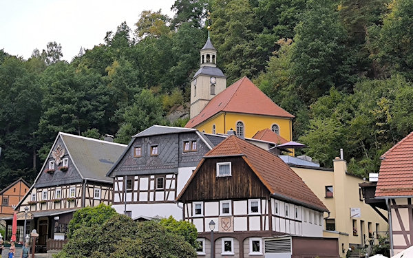 Fachwerkensemble mit Bergkirche Oybin.
