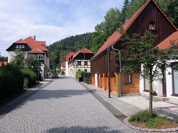 Hauptstraße im Ortszentrum.