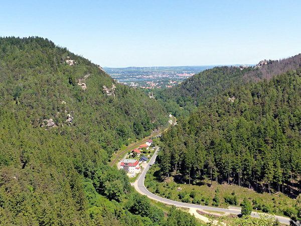 Blick durch das Tal zwischen den Hängen von Ameisenberg und Töpfer in Richtung Zittau.