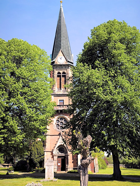 Vorderansicht der Hörnitzer Dorfkirche.