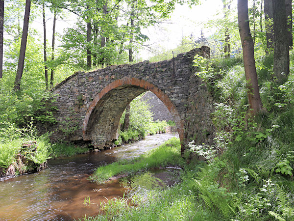 Aquädukt an der alten Wassergraben nach Horní Kamenice (Ober Kamnitz).