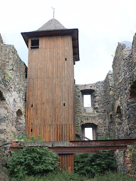 Ein in den Burgpalast eingebauter Aussichtsturm.