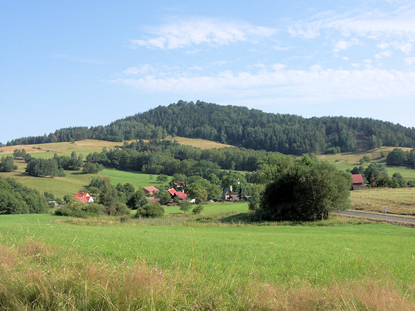 Blick auf den Kunratický vrch (Elisberg) von Norden.