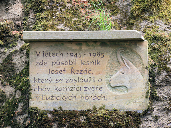 Pamětní deska Josefa Řezáče.