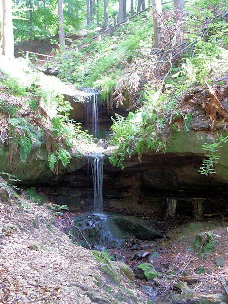 Die beiden Wasserfälle im Tal östlich von Chřibská.