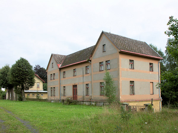 Die ehemalige Sommerfrische Klein-Semmering am Bahnhof Chřibská (Kreibitz).