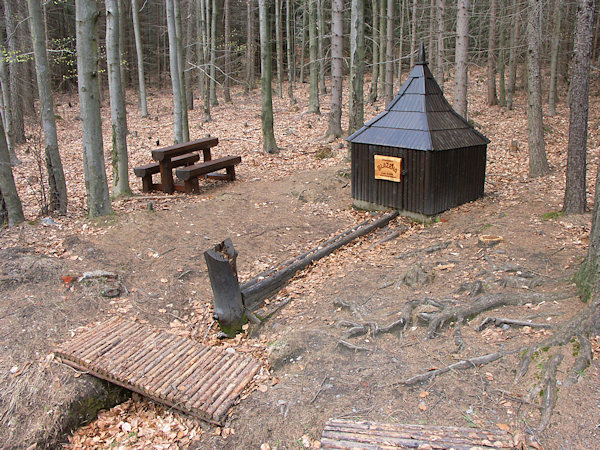 Studánka Blažena u silnice z Rybniště do Doubice.