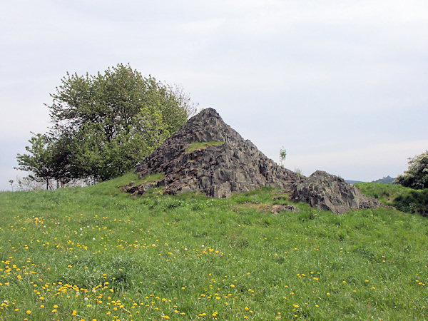 Der Basaltfelsen auf dem Gipfel.