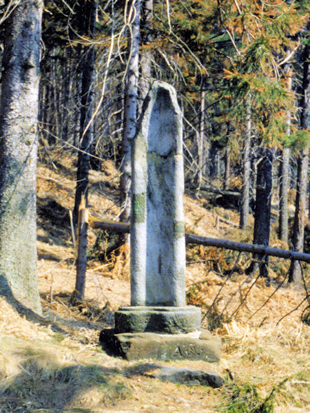 Der Torso der ursprünglichen Dreiherrensäule im Jahr 1996.