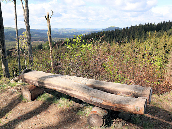 Vom Aussichtspunkt Sofie auf dem Gipfel des Stožec kann man das Kamenice-Tal bis nach Kytlice sehen.
