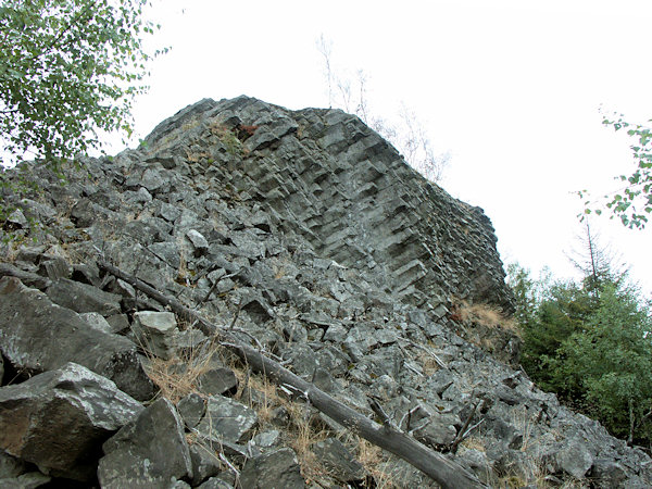 Gipfelfelsen des Malý Stožec (Kleiner Schöber).