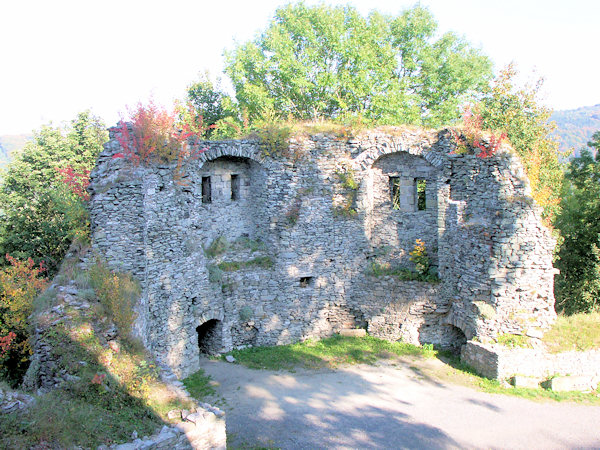 Polygonální bašta v severní hradbě.