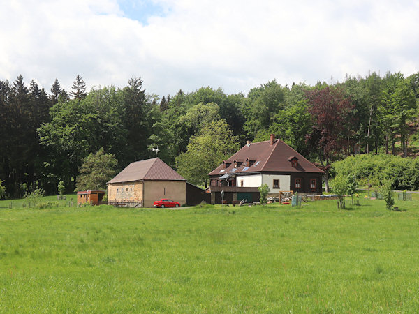 Ehemaliges Hegerhaus im Sattel U Křížového buku (An der Kreuzbuche).