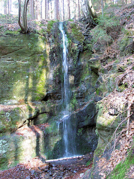 Wasserfall im Tale des Luční potok (Wiesenwasser).