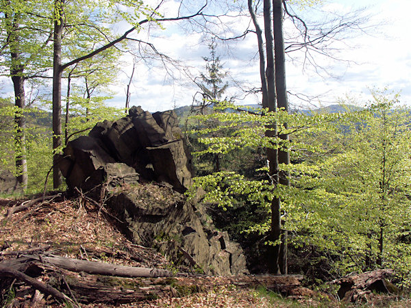 Einer der Felsen am Hange des Sokol.
